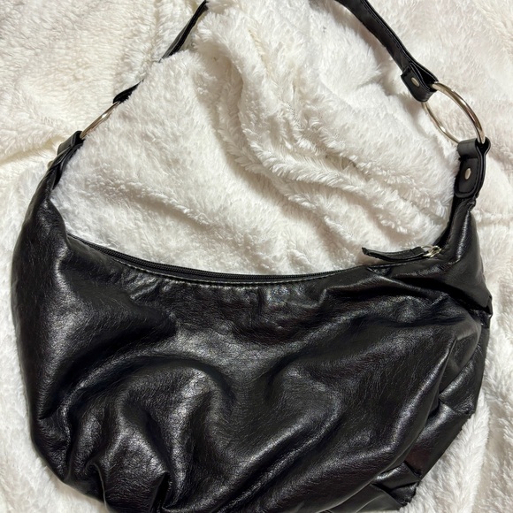 Y2K Chic Black Faux Leather Shoulder Bag with Stud Accents - Picture 3 of 14